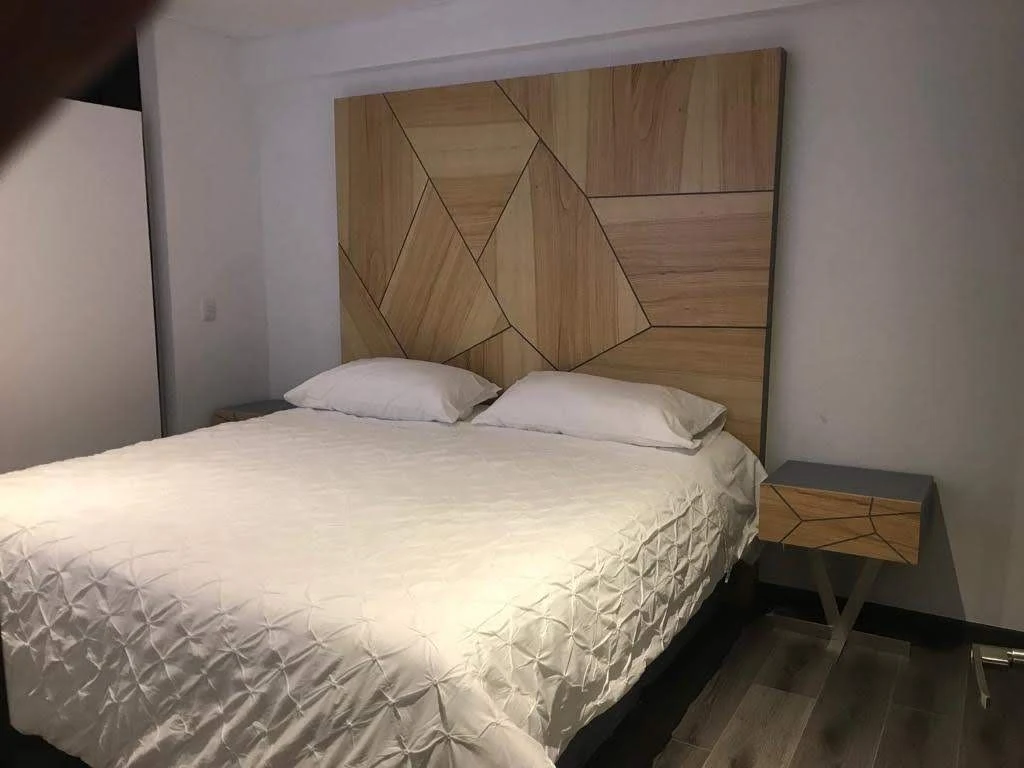 Venta de camas y colchones en Chía: Espaldar de cama de madera tipo Europeo, desarmable y corredizo empotrable a la pared – Chía — Colombia Move