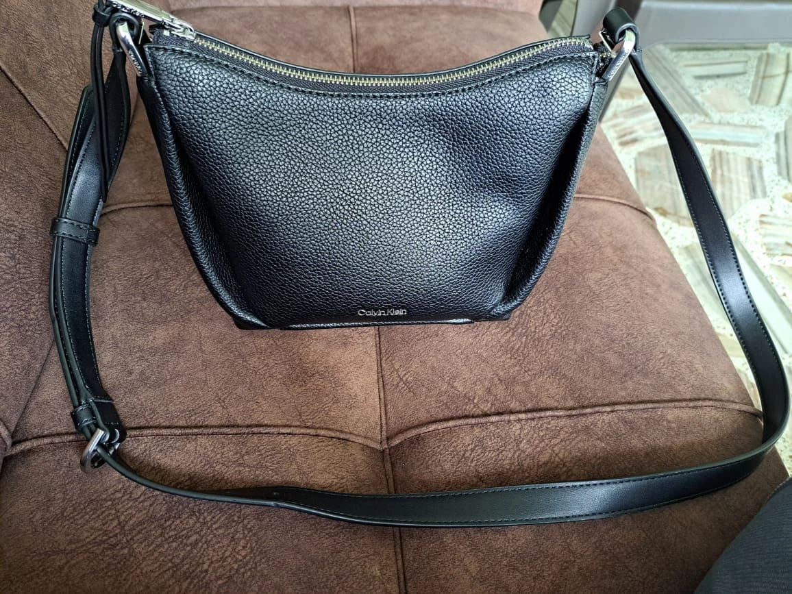 Venta de accesorios y joyería en Palmira: Bolso negro Calvin Klein — Colombia Move
