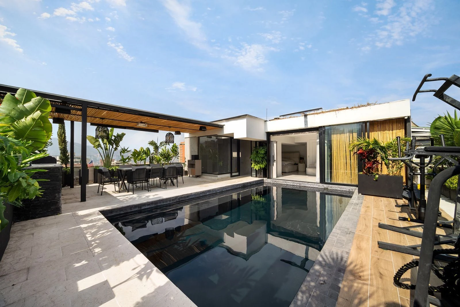 Venta de apartamento en San Lucas, Medellín: ESPECTACULAR APARTAMENTO EN EL POBLADO SAN LUCAS _ AMOBLADO — Colombia Move