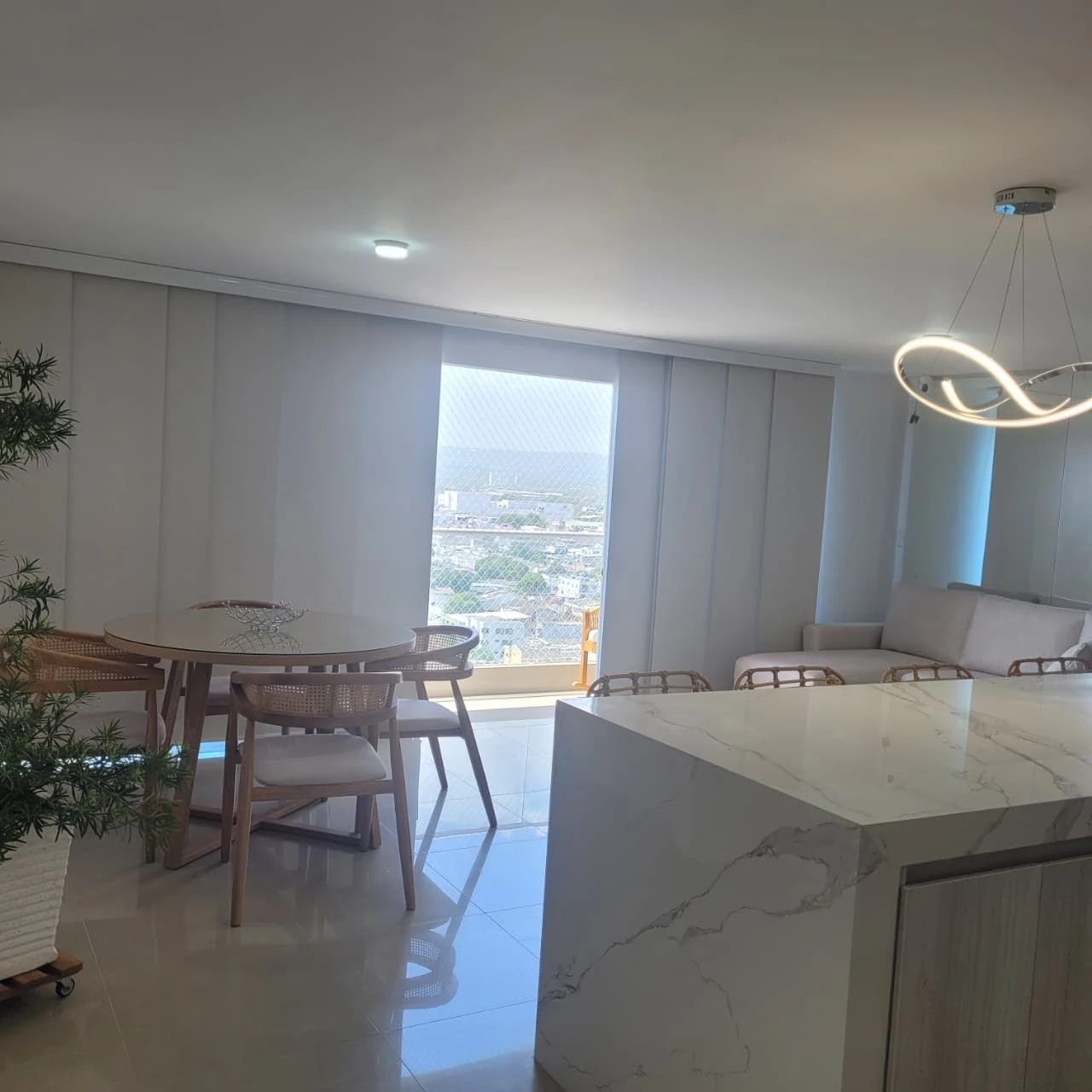 Vendo apto, 3 habitaciones, 2 baños  + Habitación de servicio con baño.