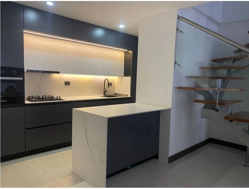 Venta de apartamento en El Esmeraldal, Envigado: HERMOSO PENTHOUSE LOMA DEL ESMERALDAL ESPECTACULAR VISTA A LA CIUDAD — Colombia Move