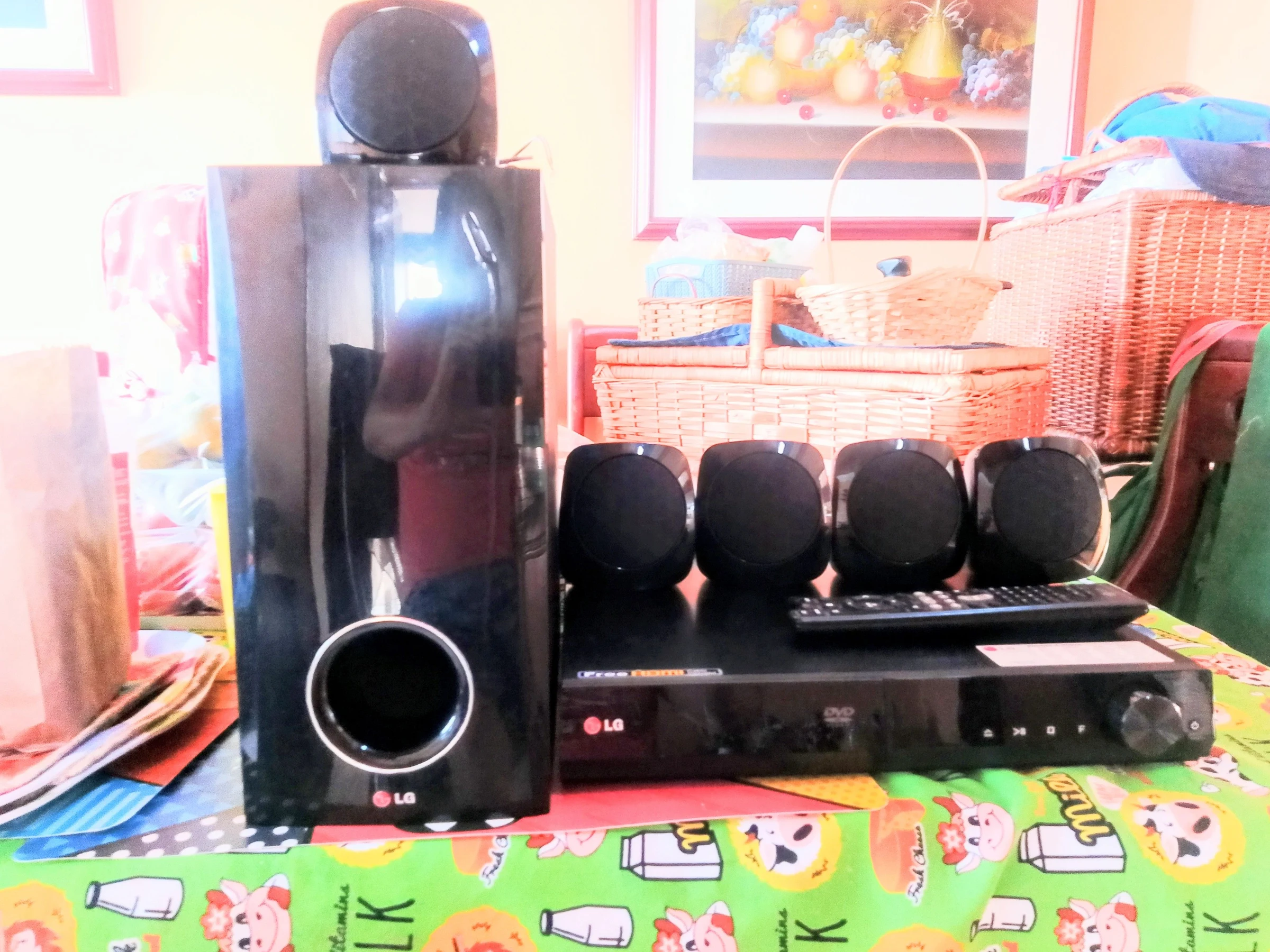 Venta de audio y video en Suba, Bogotá: Home theater LG con DVD, subwoofer y parlantes — Colombia Move