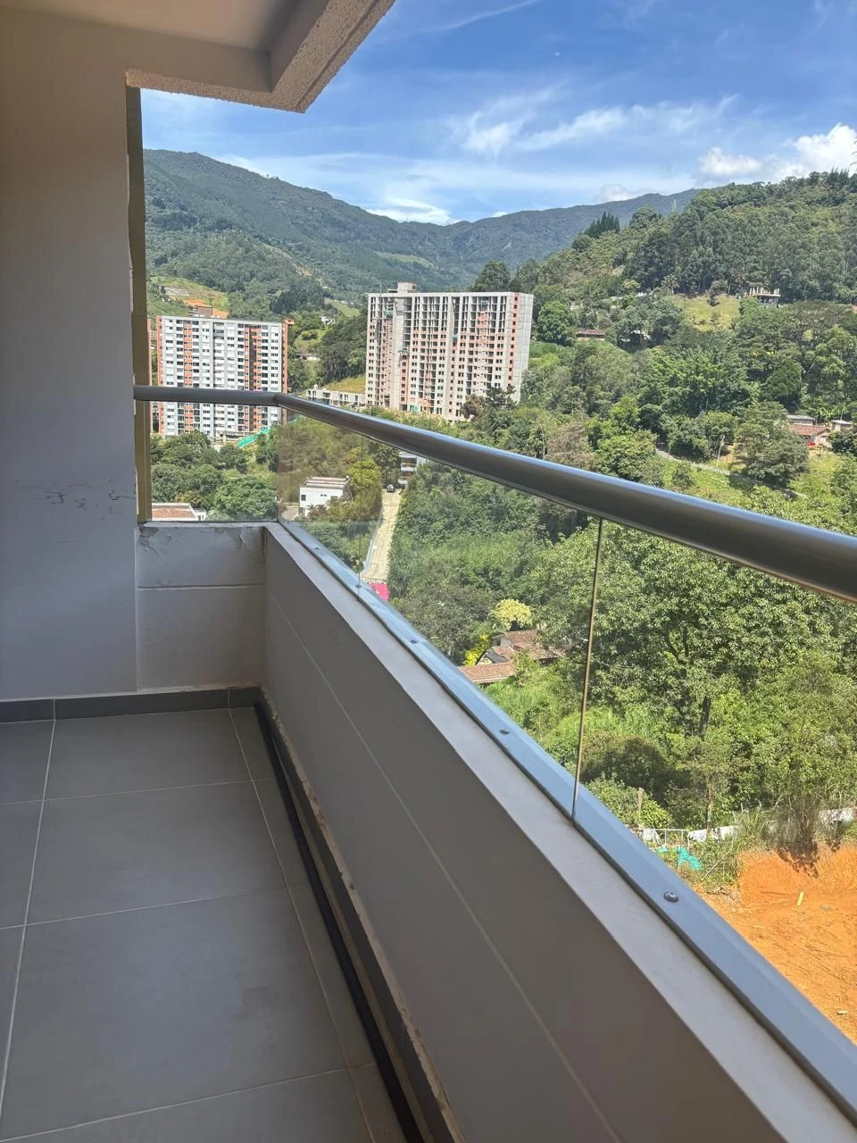 Venta de apartamento en Envigado, Medellín: VENDO APARTAMENTO SECTOR CAMPESTRE VIA LAS ANTILLAS ENVIGADO — Colombia Move