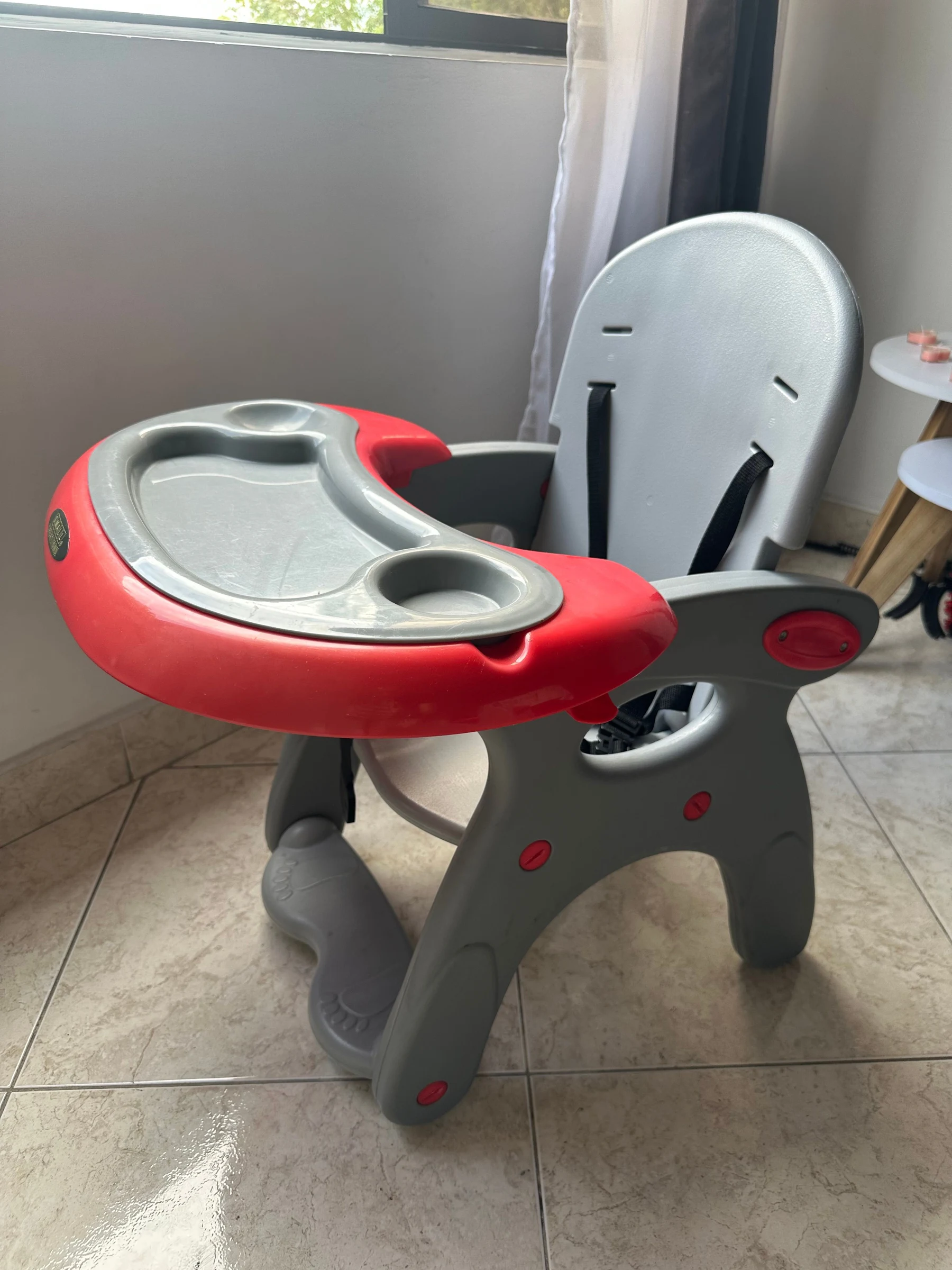 Venta de coches, sillas de carro y portabebés en Medellín: SILLA MULTIFUNCIONAL PARA BEBÉ/NIÑO EN PERFECTO ESTADO COLOR UNISEX — Colombia Move