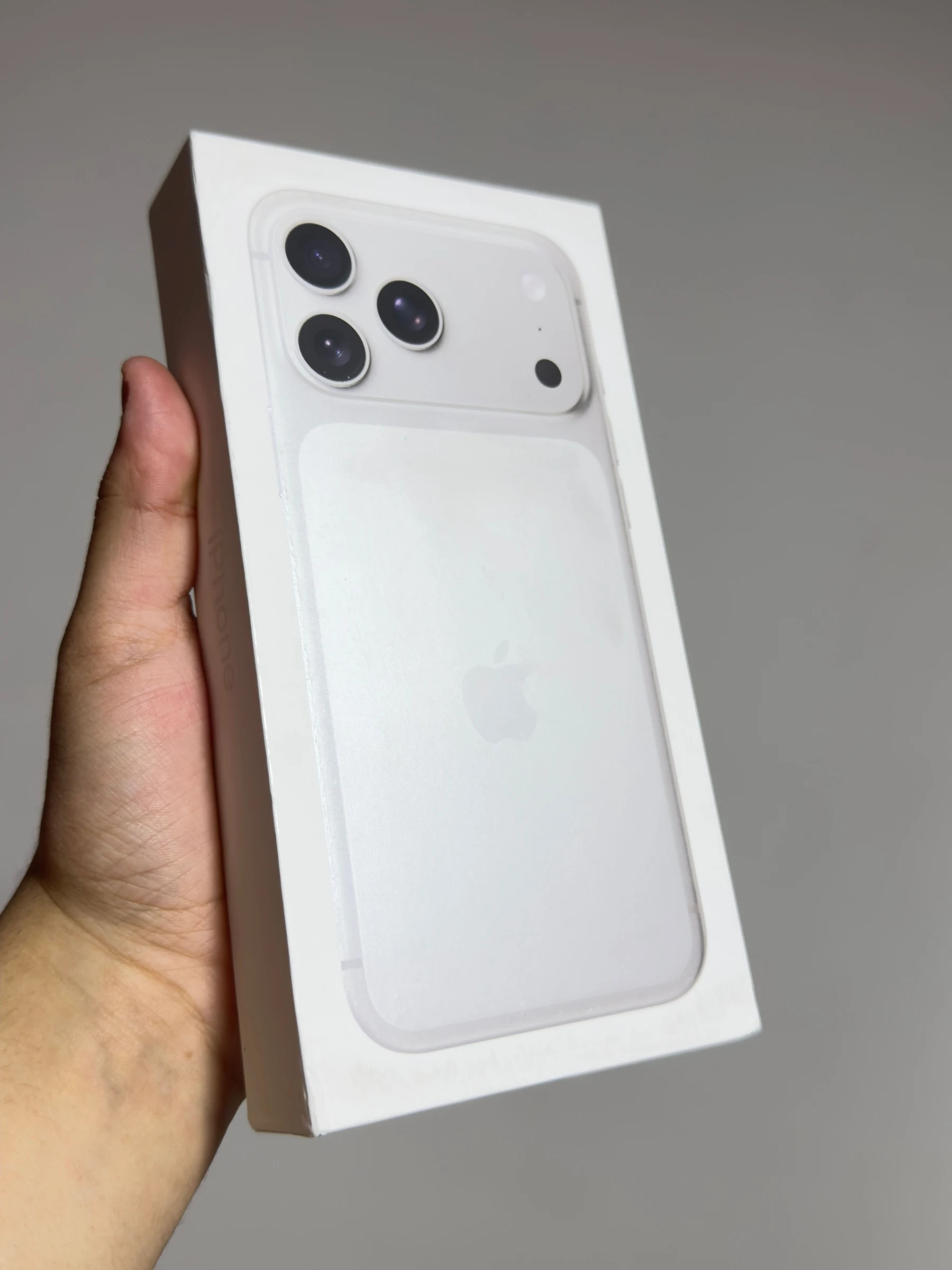 Phones & Tablets for Sale in Pasto: Brand new iPhone 17 Pro Max with 12 months Apple warranty, 256 GB, White color — Colombia Move