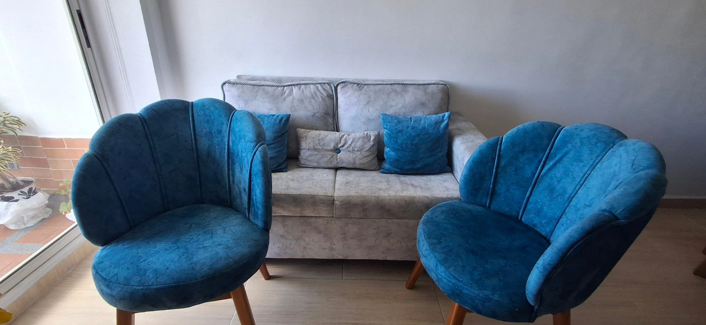 Venta de sofás y salas en Las Palmas, Medellín: Sala moderna, comfortable durable, sofa de 1.50, 2 sillas y cojineria — Colombia Move