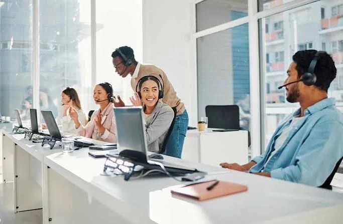Empleo en Bogotá: Auxiliares en Recepción y Datos — Colombia Move