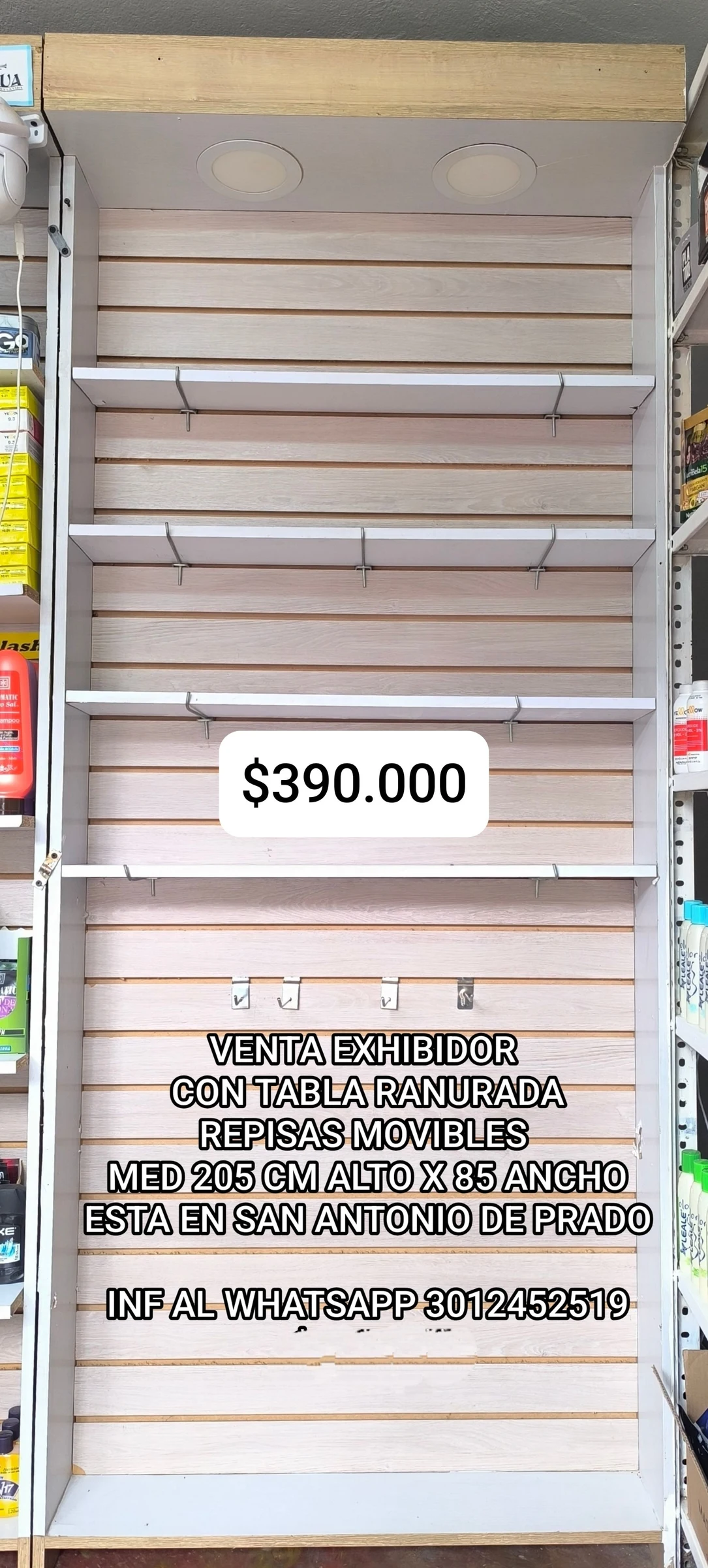 Venta de otro mueble en Medellín: Mueble exhibidor ranurada — Colombia Move