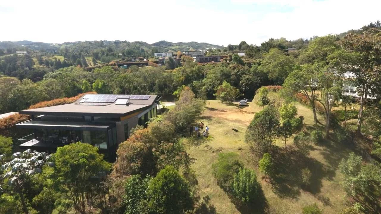 Venta de lote / terreno en Medellín: VENPERMUTO LOTE EN EL ALTO DE LAS PALMAS — Colombia Move