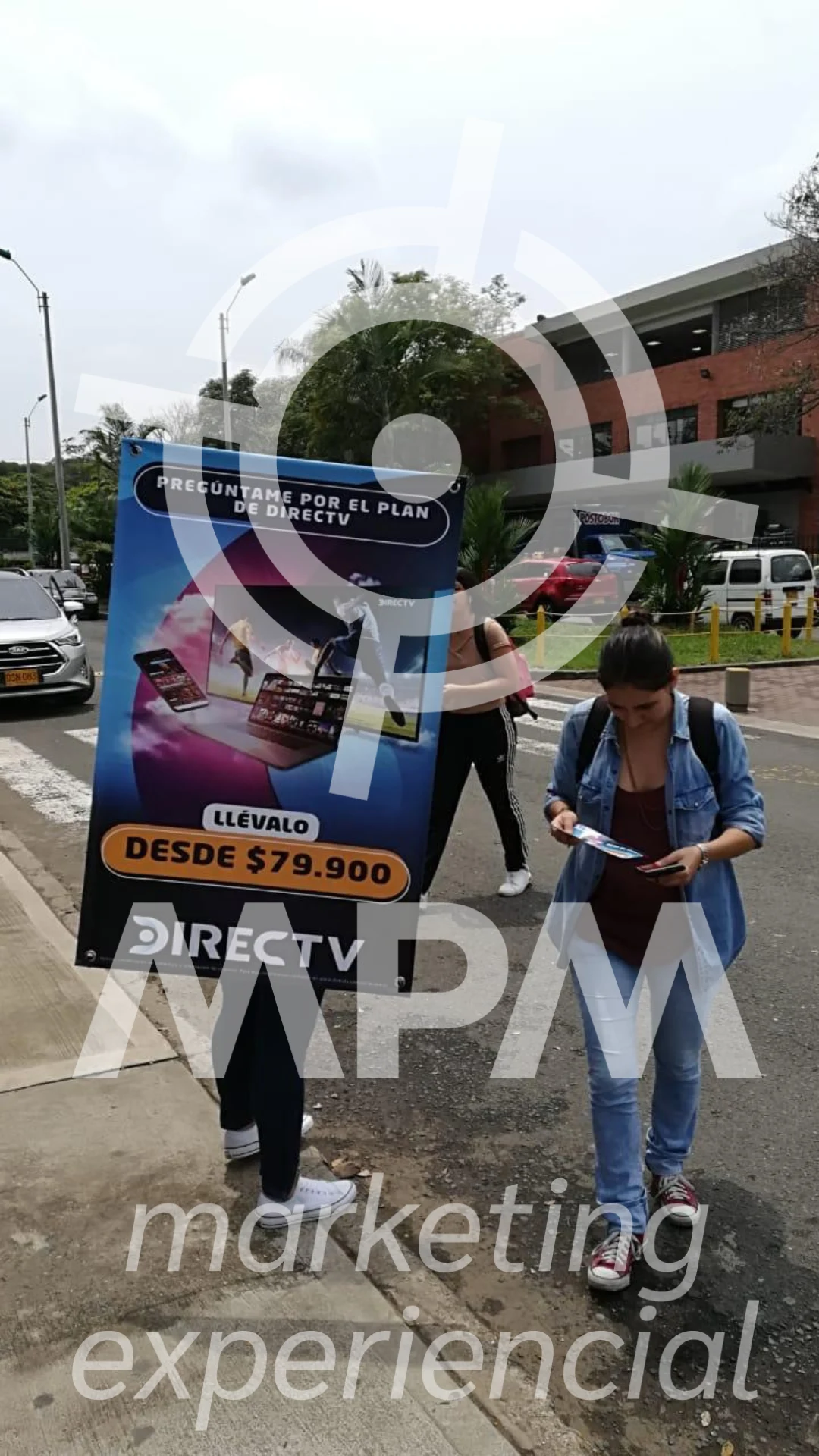 Venta de otro servicio en Bretaña, Cali: Promoción de planes y servicios Directv con publicidad móvil en Cali — Colombia Move
