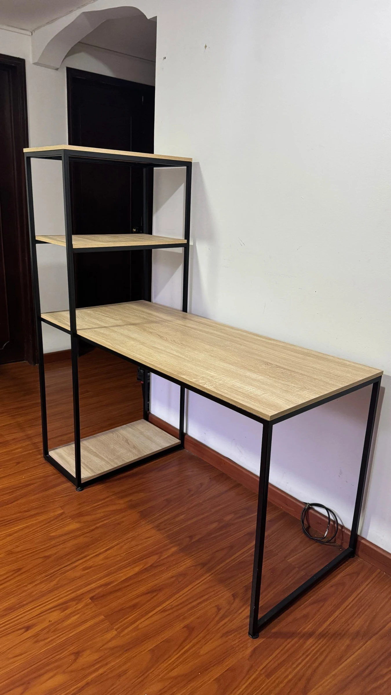 Venta de escritorios y oficina en Usaquén, Bogotá: Escritorio Con Librero 141cm Madera Y Metal Negro — Colombia Move