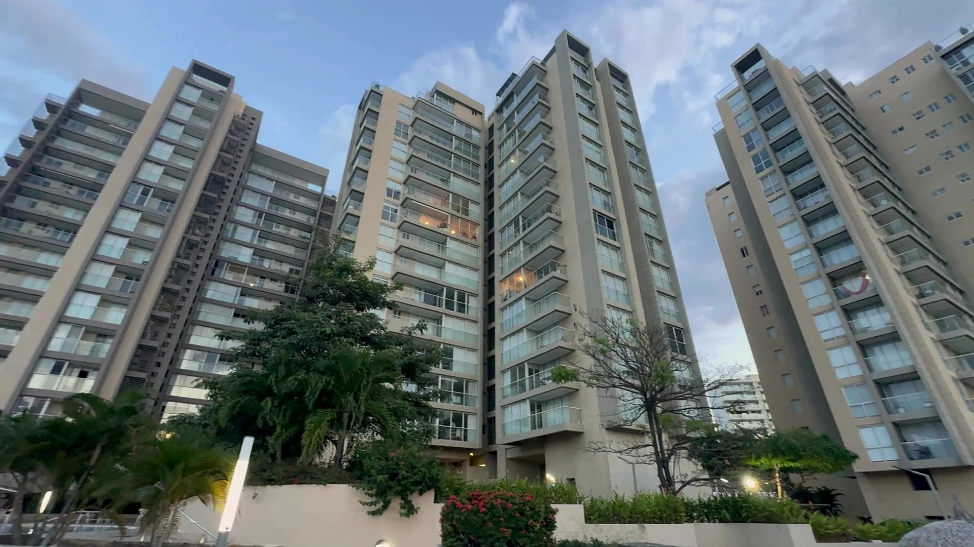 Venta de apartamento en Bello Horizonte, Santa Marta: Penthouse dúplex con vista al mar, 3 terrazas, a 300 m de la playa · Bello Horizonte, Santa Marta — Colombia Move