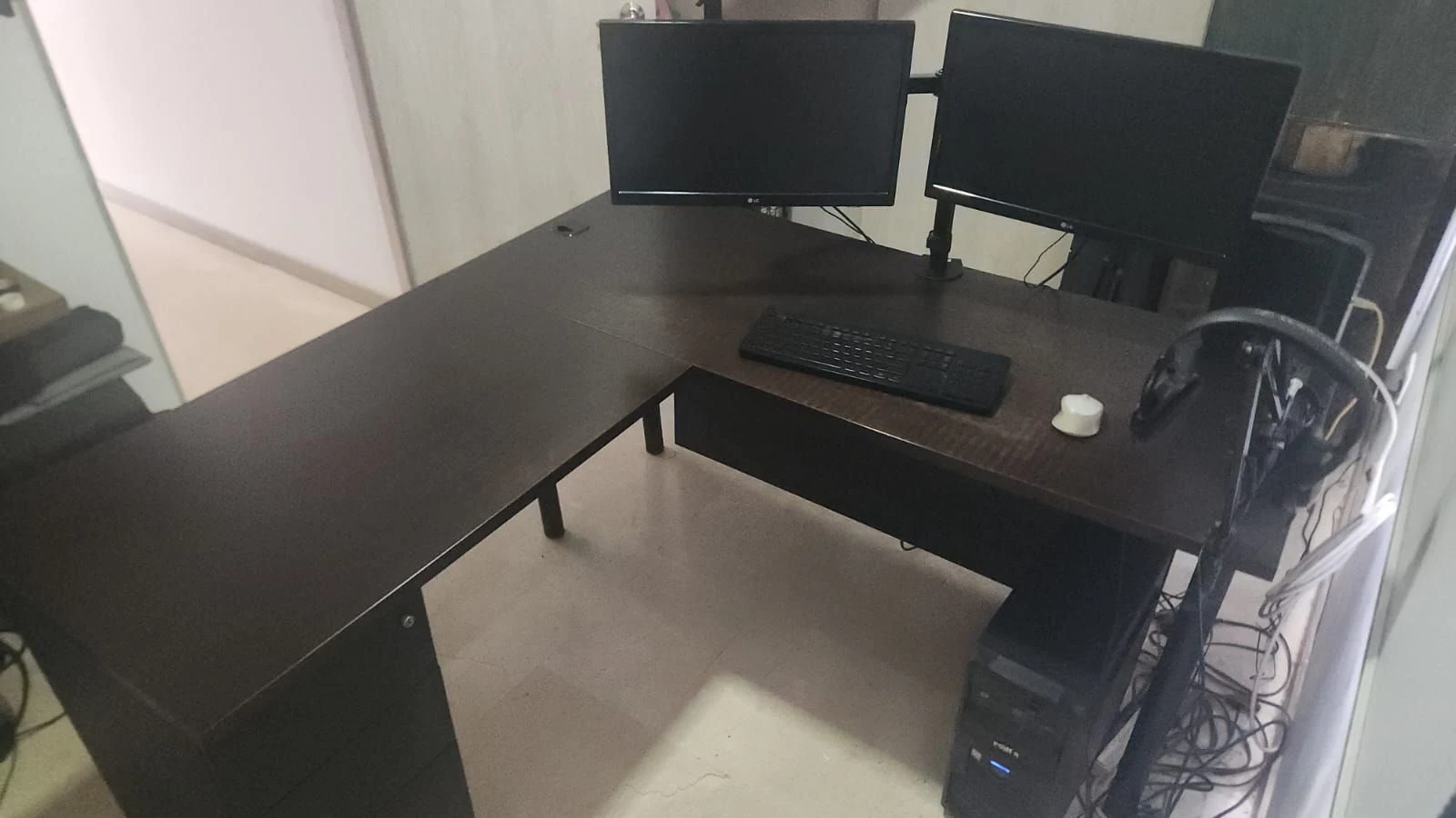 Venta de escritorios y oficina en Medellín: Escritorio en hierro y madera marca Tugó — Colombia Move