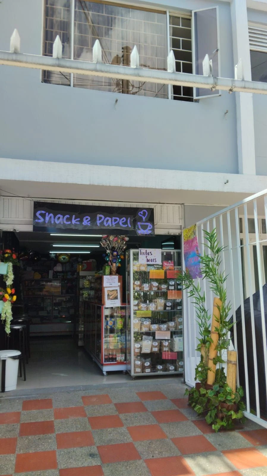 Venta de local comercial / hotel en Galerías, Bogotá: Vendo miscelánea Snack & Papel con inventario de papelería y snacks — Colombia Move