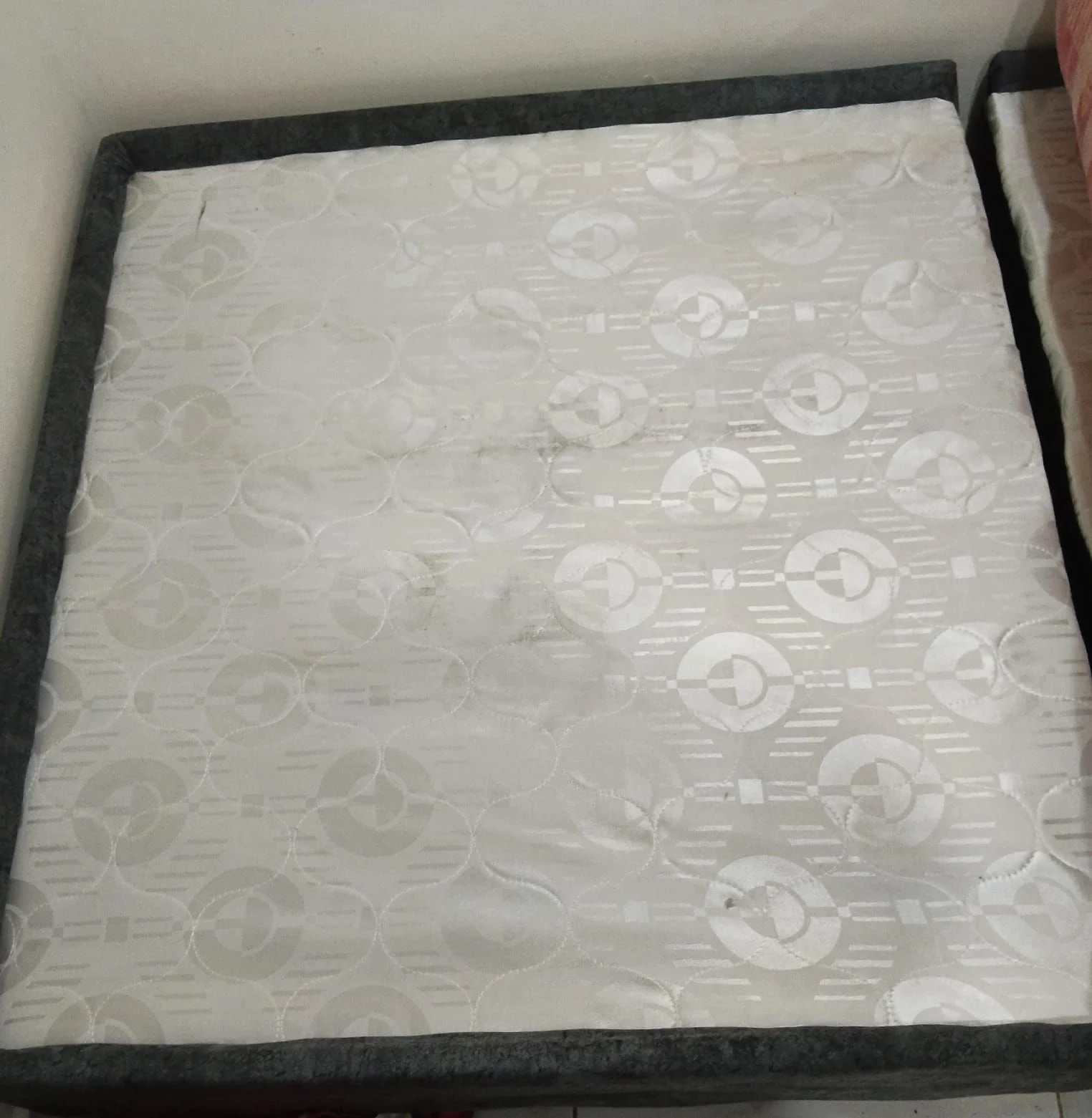 Venta de camas y colchones en Suba, Bogotá: Base cama con colchón en venta — Colombia Move