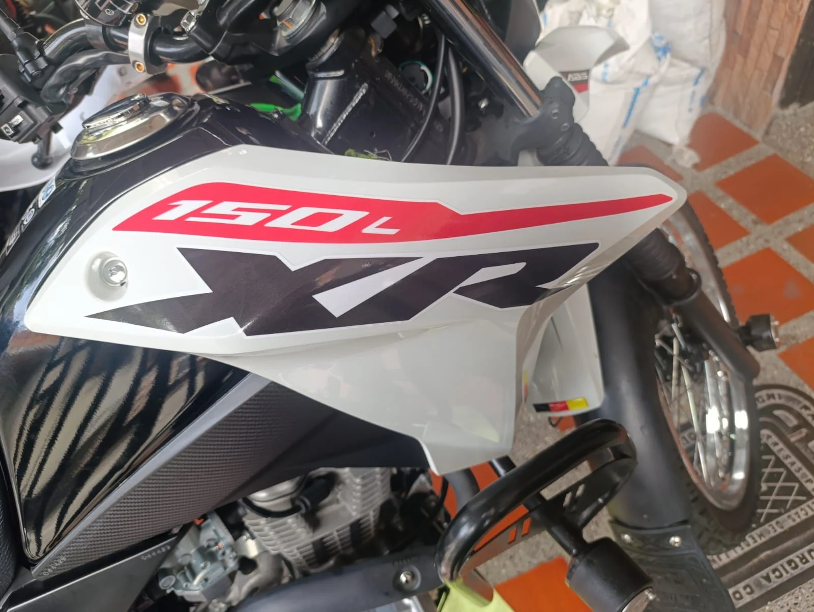 Venta de gratis en Medellín: calcomanias: motos, carros stickers — Colombia Move