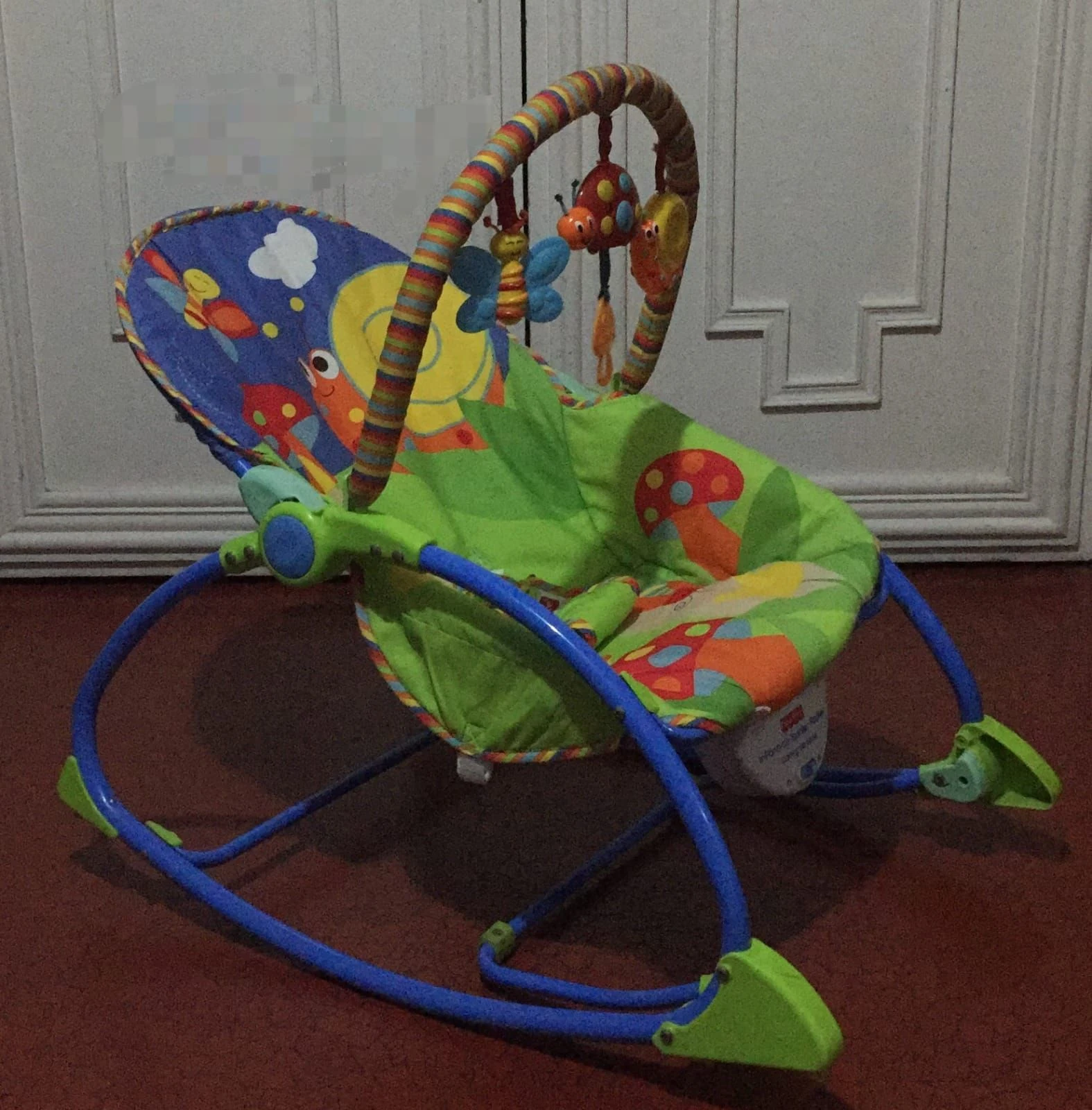 Venta de coches, sillas de carro y portabebés en Usaquén, Bogotá: Silla mecedora musical para bebé Fisher-Price — Colombia Move
