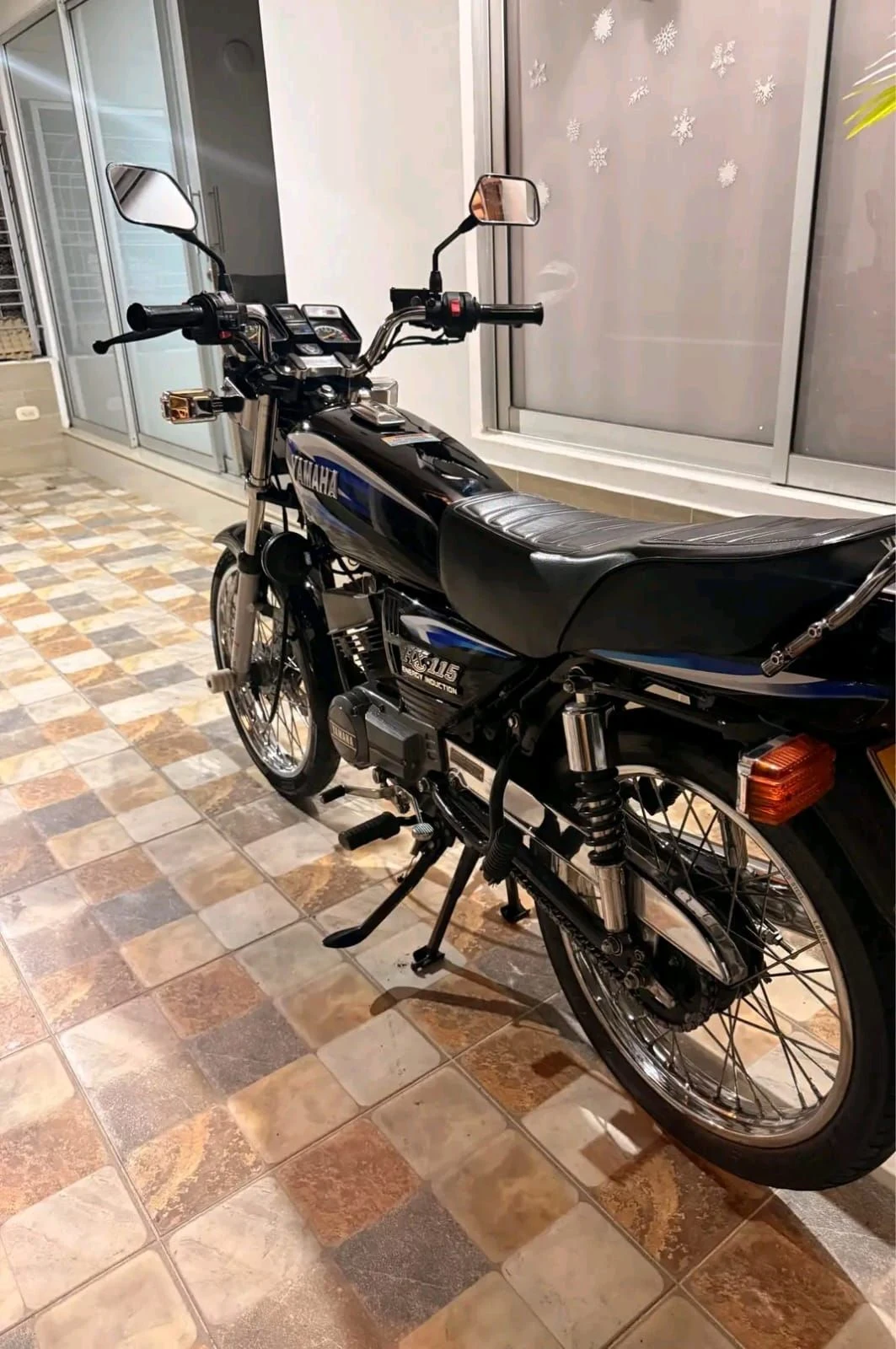 Venta de motos en Medellín: Vendo hermosa RX 115 Yamaha 98 negra sin reparaciones. Rt — Colombia Move