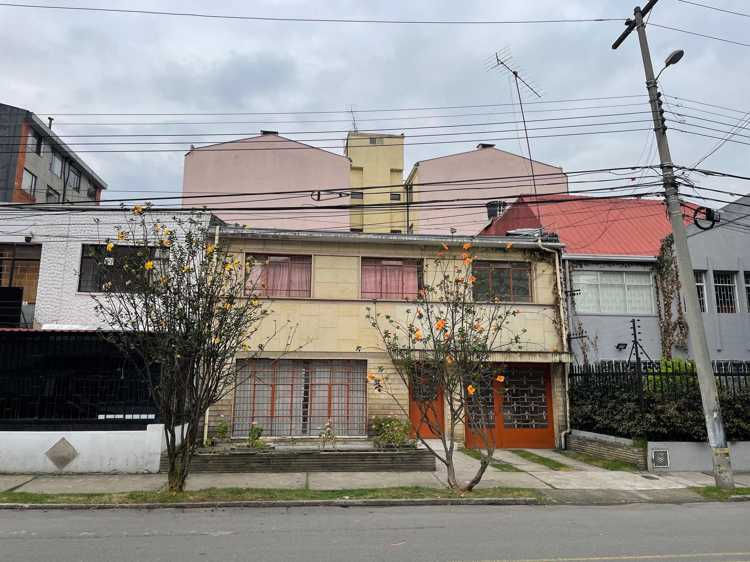 Venta de casa en Bogotá: CASA-LOTE EN LA SOLEDAD 240 m² POT HASTA 8 PISOS IDEAL PARA CONSTRUCTOR E INVERSIONISTA — Colombia Move