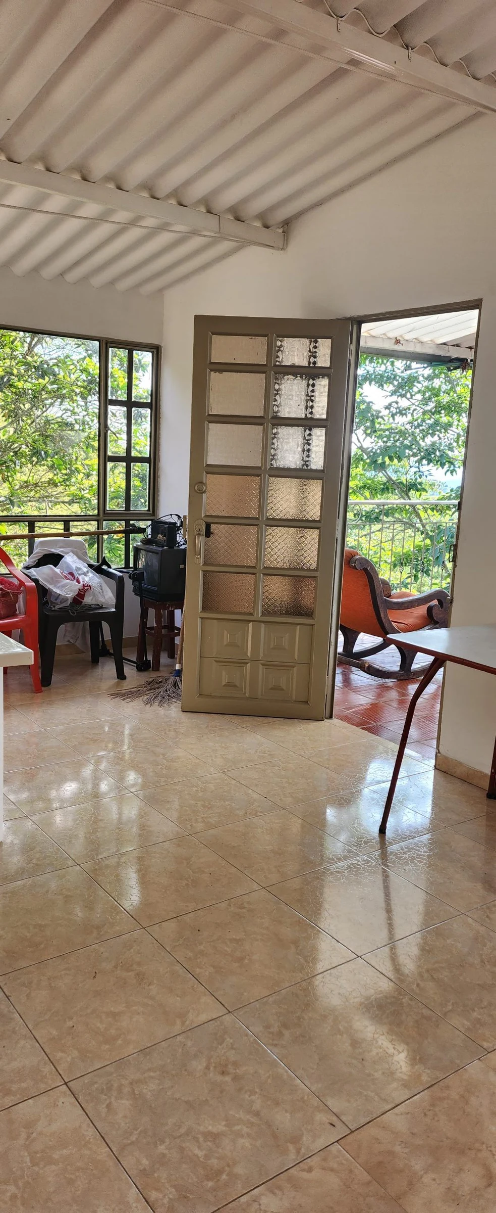 Venta de finca en El Triunfo: Vendo finca de 3 mil M2, vìa El Triunfo Viota, Cundinamarca. Incluye Casa de 100 M2, dos pisos, 5 habitaciones — Colombia Move