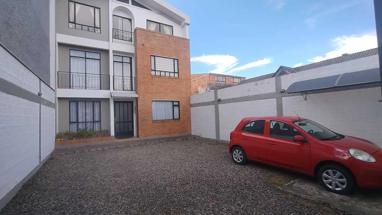 Venta de casa en Centro, Chía: Chía centro, Edificio-casa empresarial 304 M2 lote, 292.6 M2 const — Colombia Move