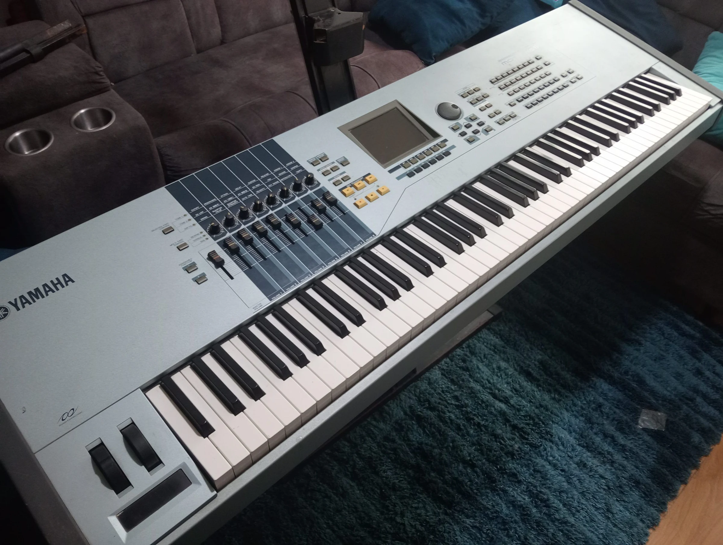 Venta de otra electrónica en Kennedy, Bogotá: Sintetizador Motif xs 8 — Colombia Move