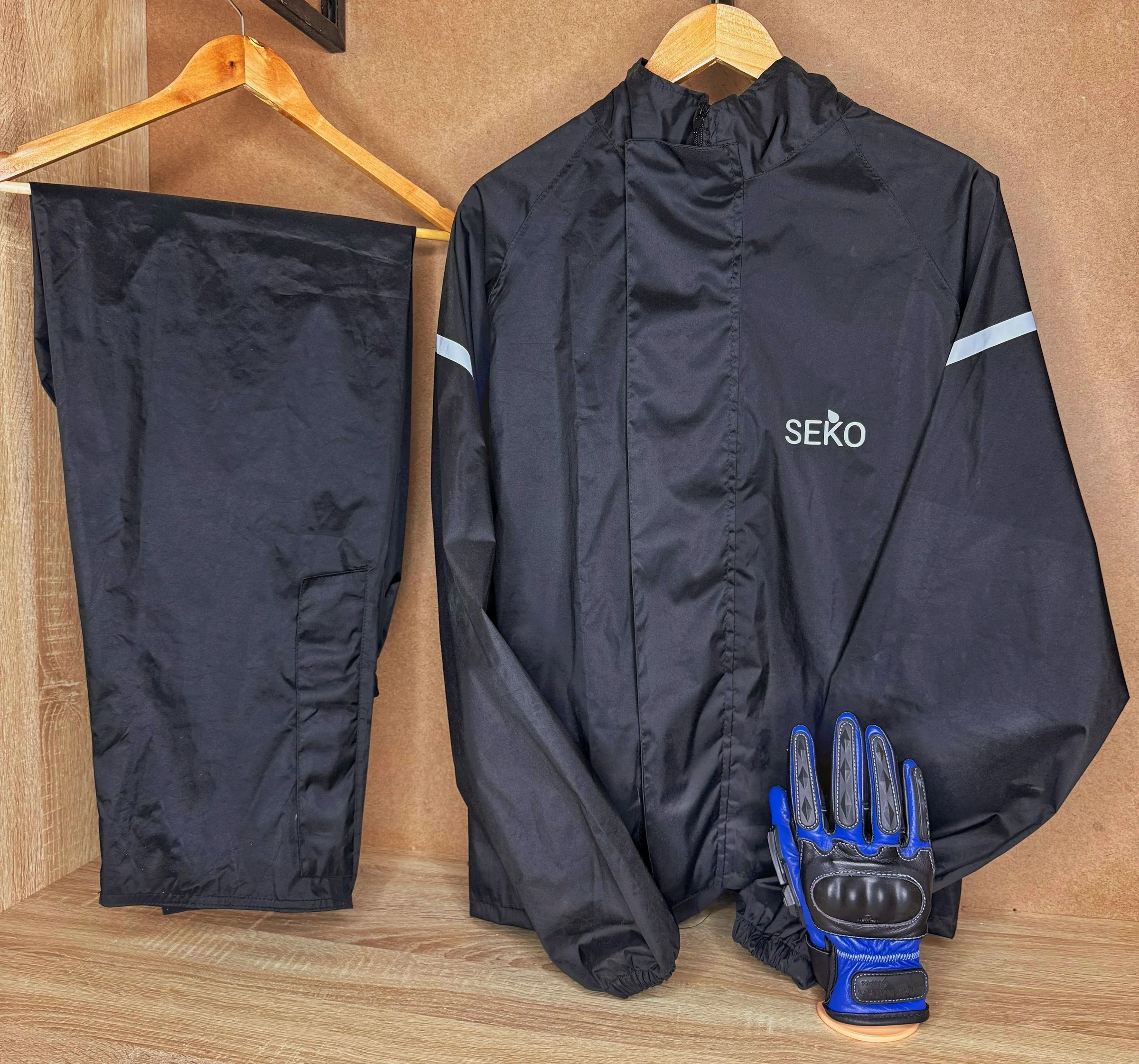 Venta de motos en Bogotá: Combo Impermeable + Guantes de Moto en Cuero - $175.000 | 20% OFF por tiempo limitado — Colombia Move