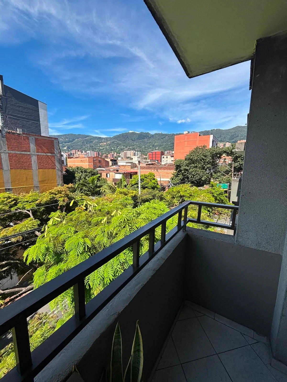 Venta de apartamento en Envigado, Medellín: VENDO APARTAMENTO ENVIGADO BARRIO MESA PERMITE RENTAS CORTAS — Colombia Move