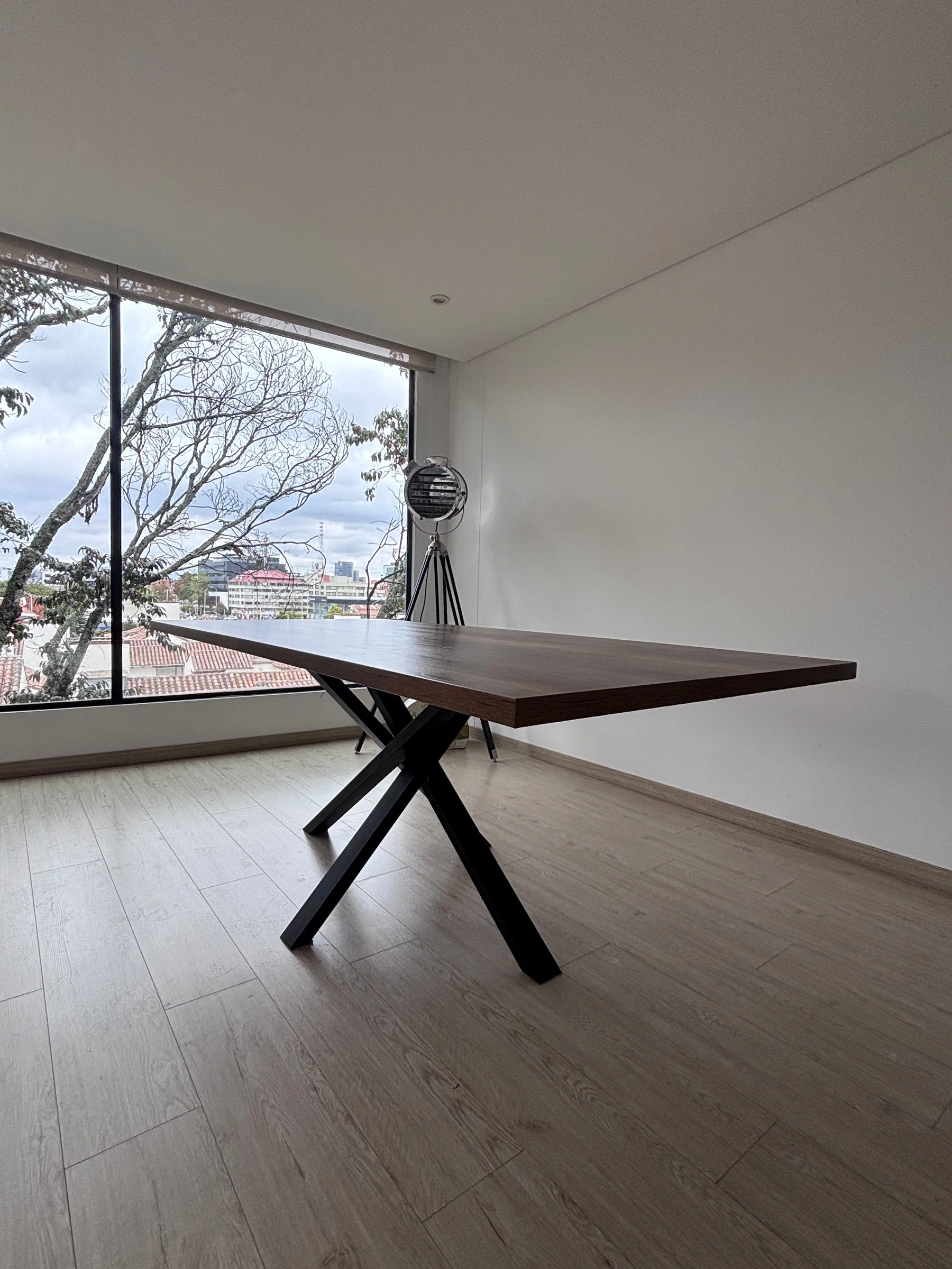 Venta de mesas y sillas en Usaquén, Bogotá: Mesa de comedor en melamina/MDP y metal en venta — Colombia Move