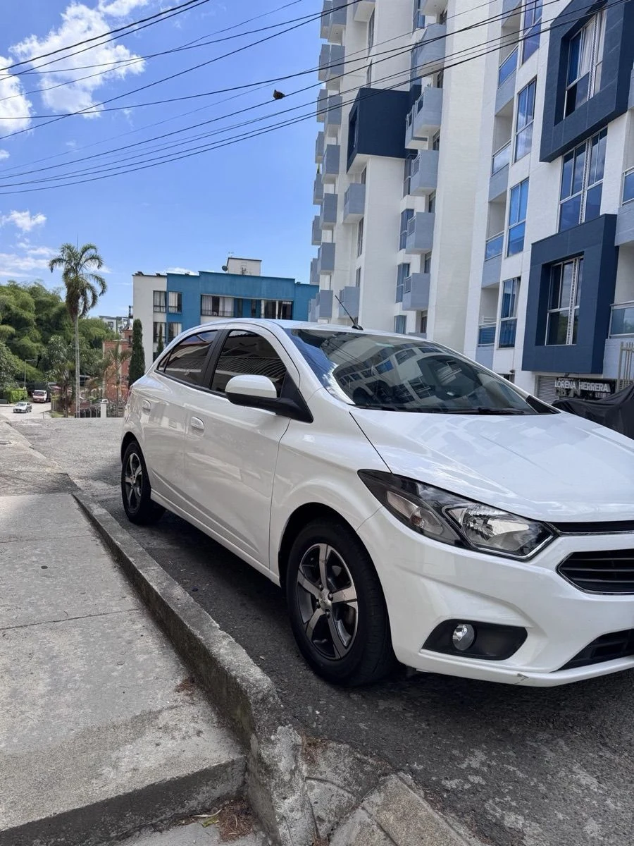 Venta de carros en Armenia: Chevrolet Onix 2020 1.4 LTZ Automatico Hatchback - 56.467 km — Colombia Move