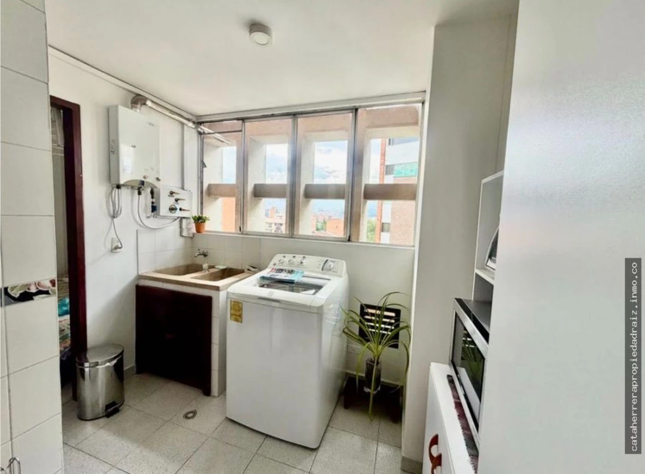 Venta de apartamento en Laureles, Medellín: APARTAMENTO EN VENTA LAURELES CERCA AL PRIMER PARQUE — Colombia Move